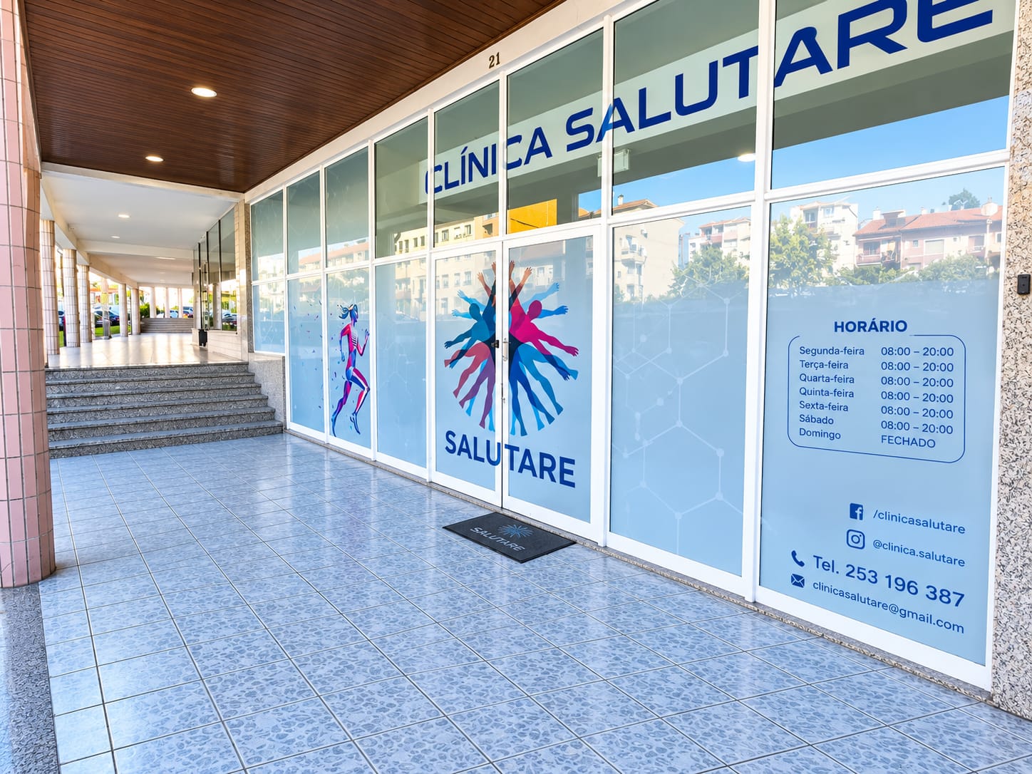Montra da Clínica Salutare, em Braga